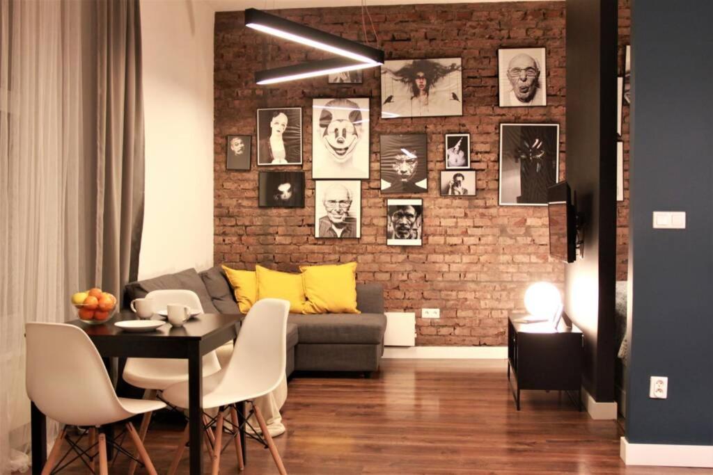 Unique Brick 5 - Old Town & Market Square Apartment Krakow Bagian luar foto