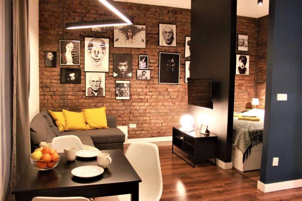 Unique Brick 5 - Old Town & Market Square Apartment Krakow Bagian luar foto
